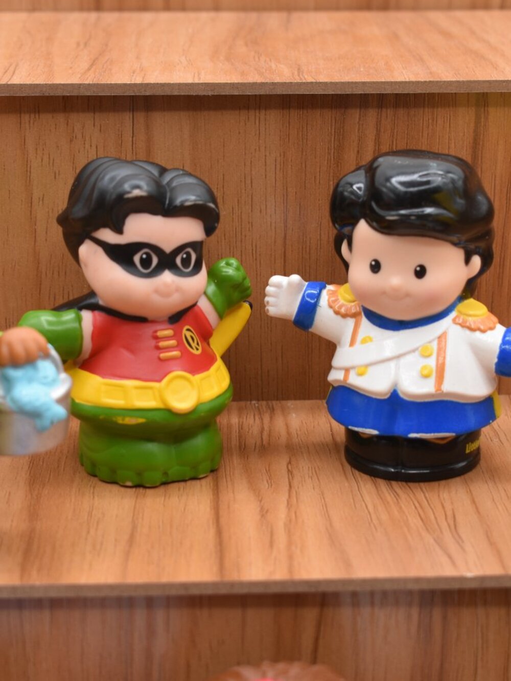 Fisher Price Little People Emma Farm Girl Koby Prince Eric Zookeeper Pilot Robin - Picture 3 of 9
